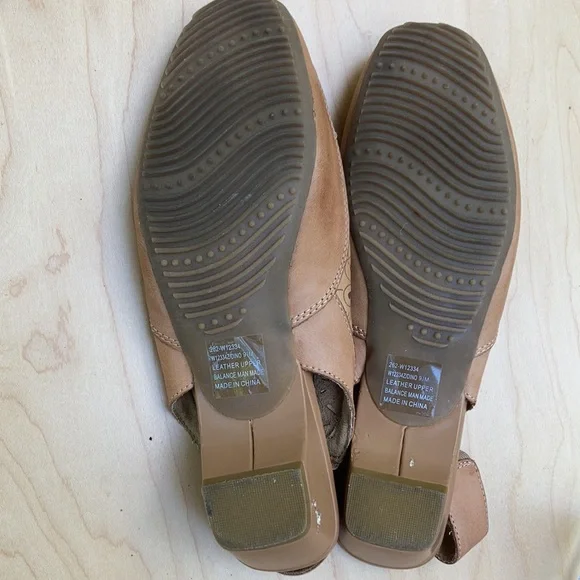 WHITE MOUNTAIN Leather Cut Out Sling Back Clogs Womens 9.5 - Picture 7 of 9